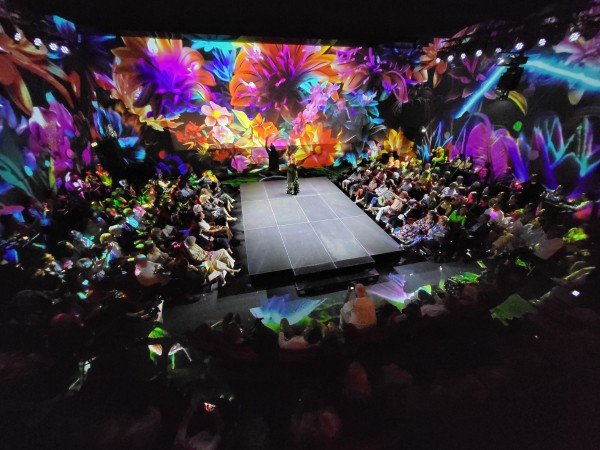 Moderne Bar & Karussell