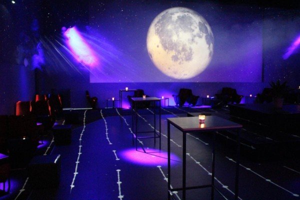 Moderne Bar & Karussell