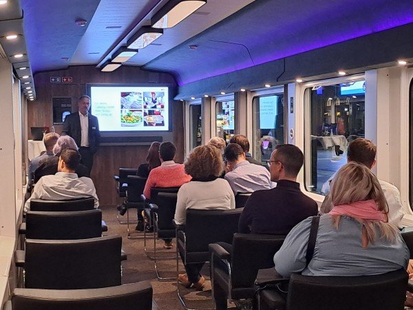 Extrazüge SBB Roter Doppelfpfeil u. «Salon suisse»