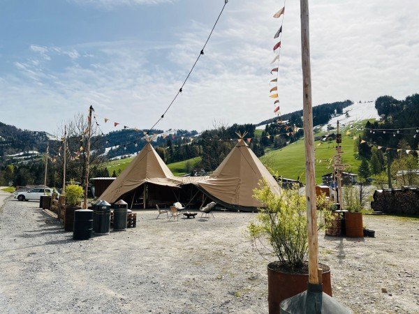 Atzmännig Lodge und Zeltbühne