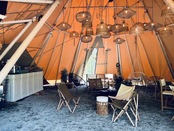 Atzmännig Lodge und Zeltbühne