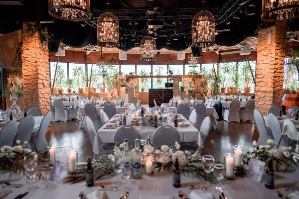 Dance Inn / Schlosshof