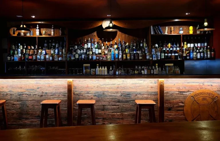 Moonshiners Cocktail Bar