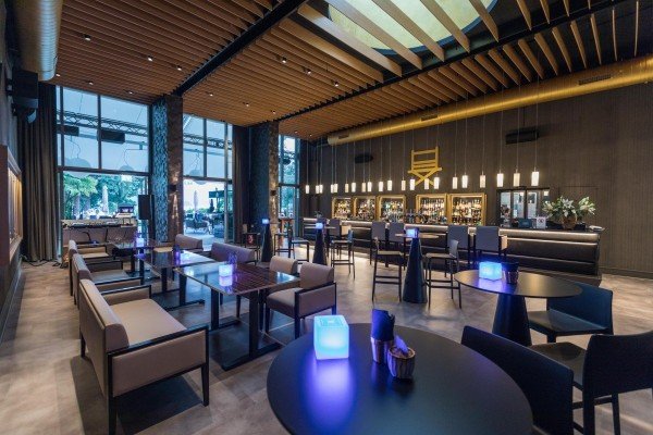 Bars & Clubs, Delta Beach Lounge