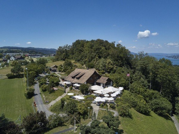 Lieux de mariage, Wirtschaft Schönegg