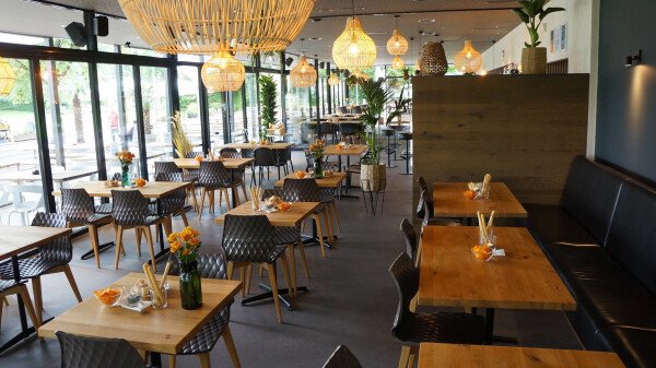 Strandcafé Parasol am Bielersee