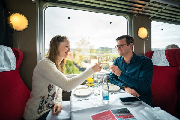 Extrazüge SBB Roter Doppelfpfeil u. «Salon suisse»