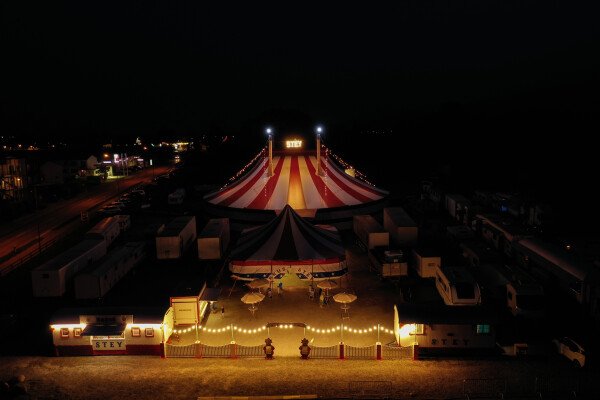 Grand-Chapiteau Zirkus Stey