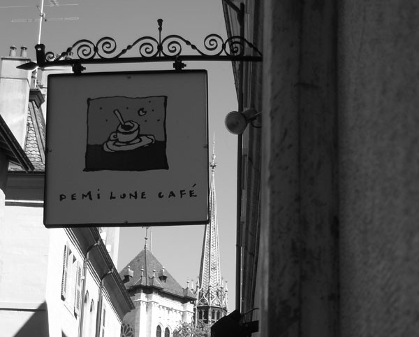 Demi Lune Café