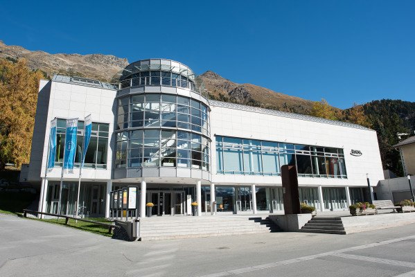 Kongress- und Kulturzentrum Pontresina by Saratz