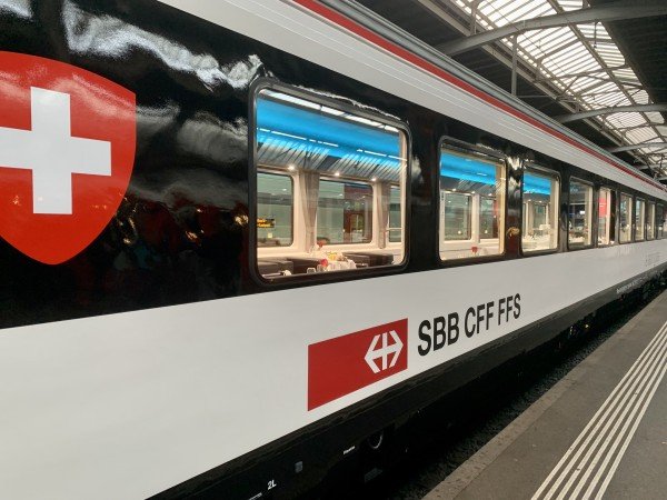Extrazüge SBB Roter Doppelfpfeil u. «Salon suisse»